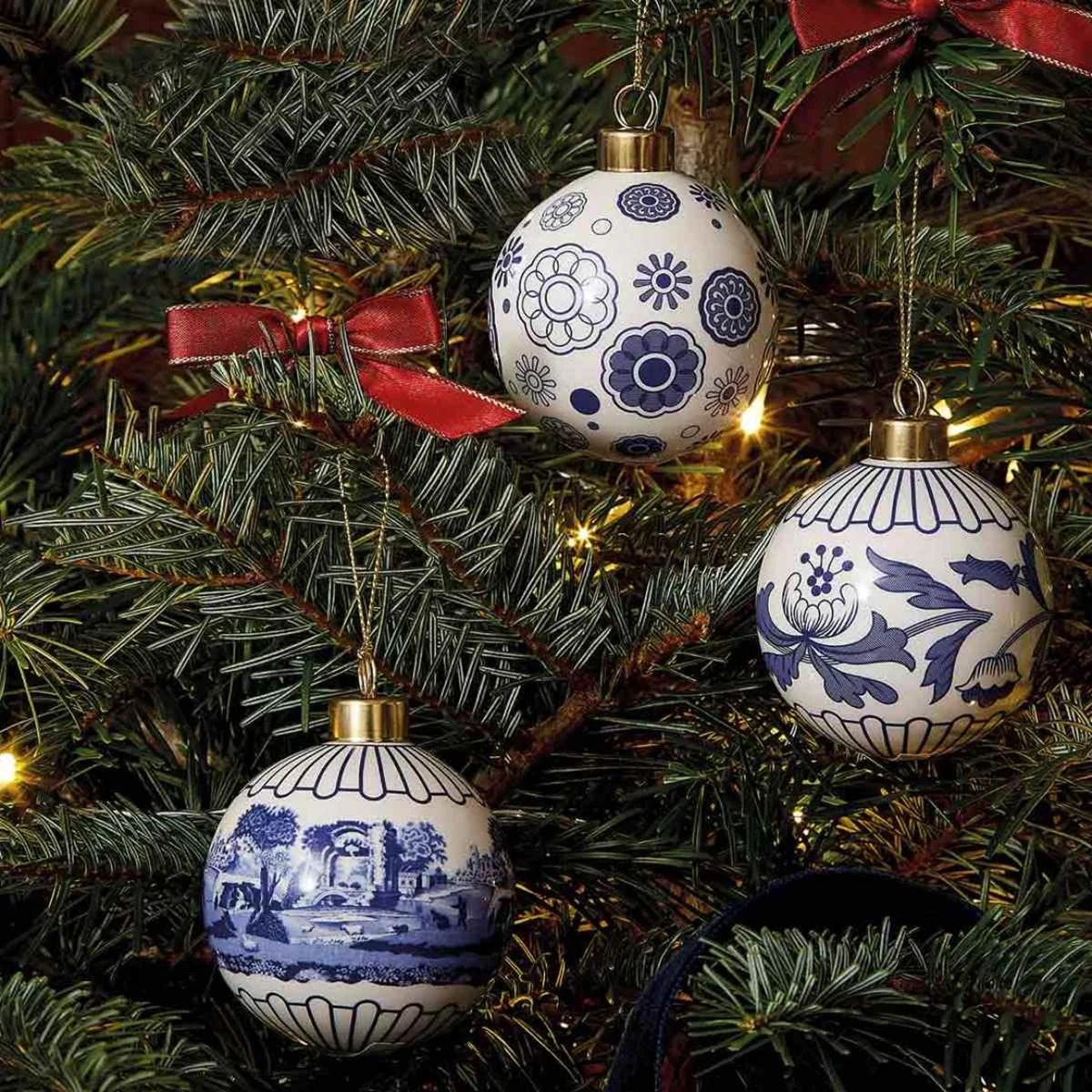 Spode Blue Italian Christmas Bauble Florals - Image 2