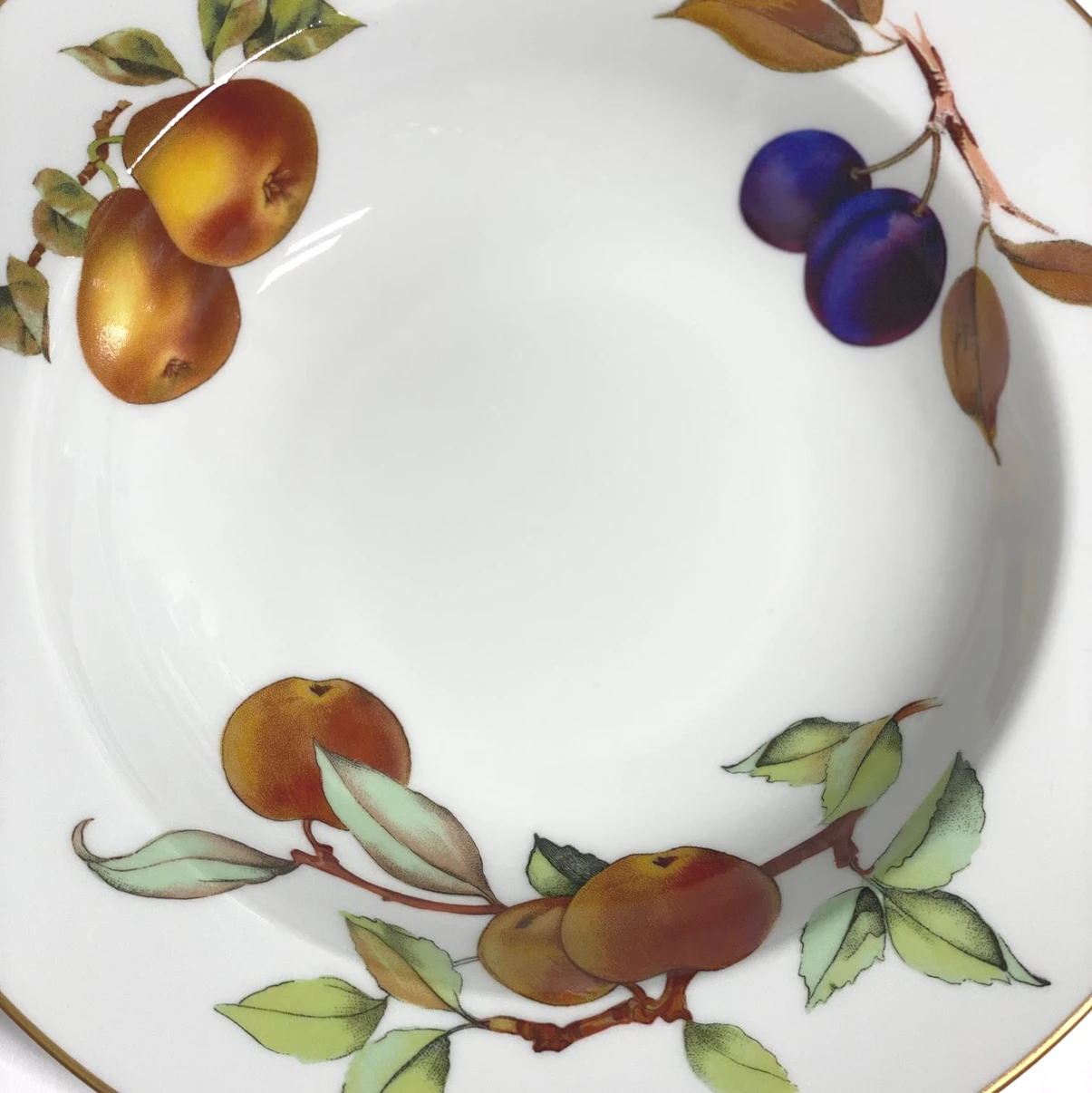 Royal Worcester Evesham Gold Rim Bowl 27cm/10.5" (Apple/Pear) - Image 4