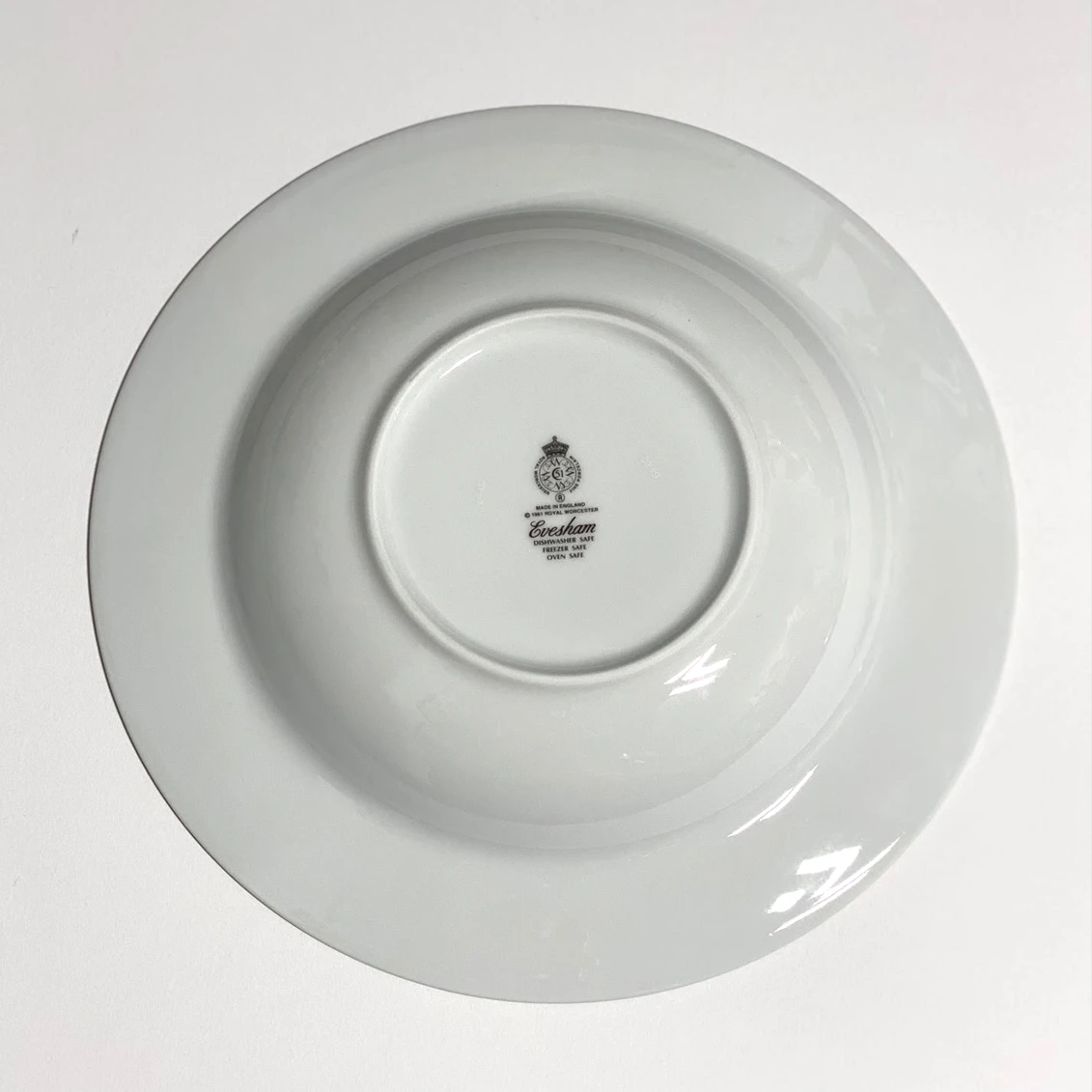 Royal Worcester Evesham Gold Rim Bowl 27cm/10.5" (Apple/Pear) - Image 5