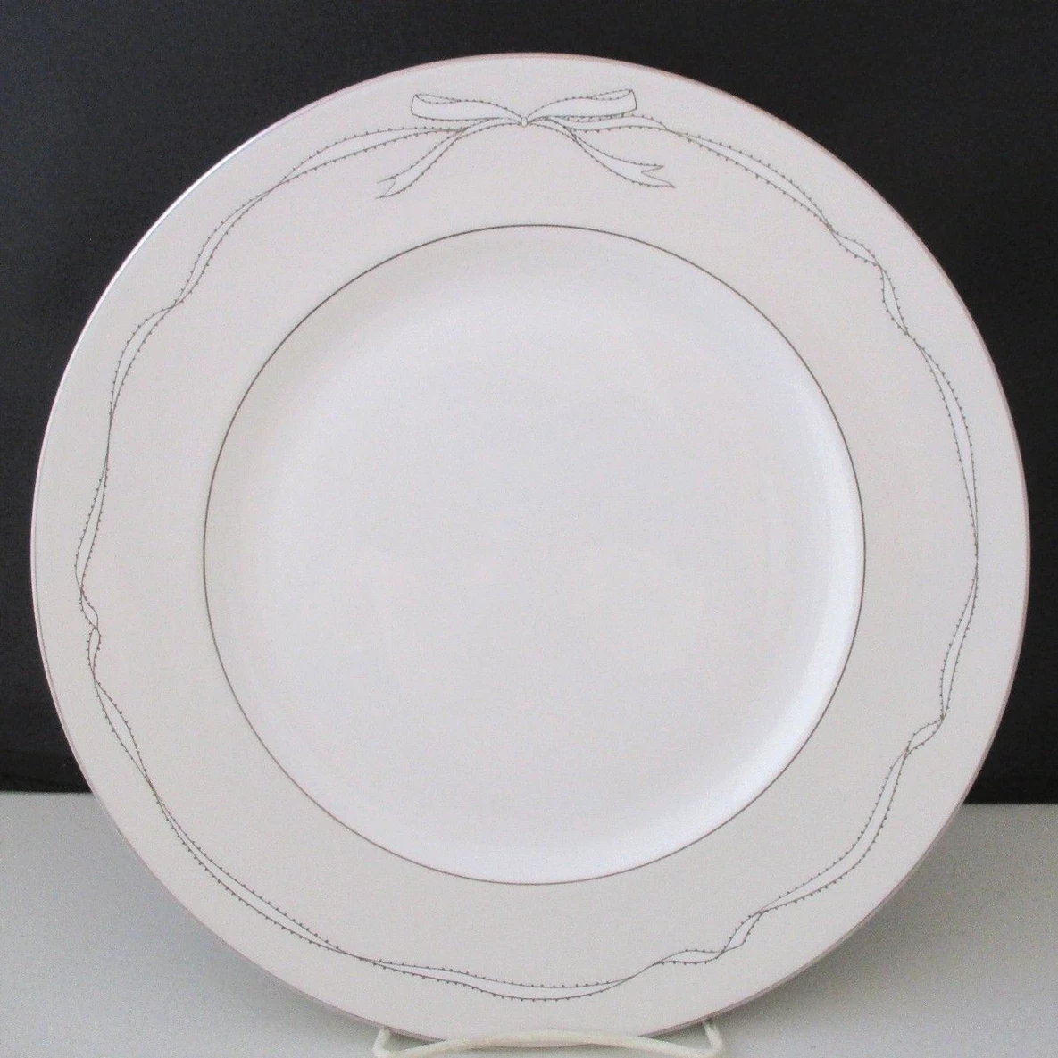 Wedgwood Vera Wang Love Knots Dinner Plate 10.75"/27cm 01004