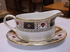 Royal Crown Derby - Derby Border - Sauce Boat & Stand